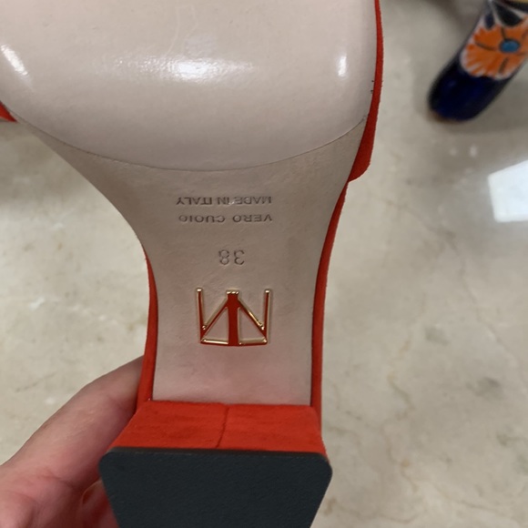 TAMARA MELLON ROCHE RED SUEDE SLIDES WITH WRAPPPED TRIANGLE HEEL SIZE 38 US 8 - Picture 15 of 16